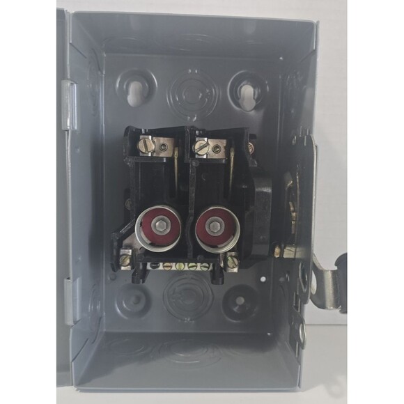 Square D D211N Fusible Safety Switch 30A 120/240V Indoor NEMA 1 Disconnect - Picture 7 of 9